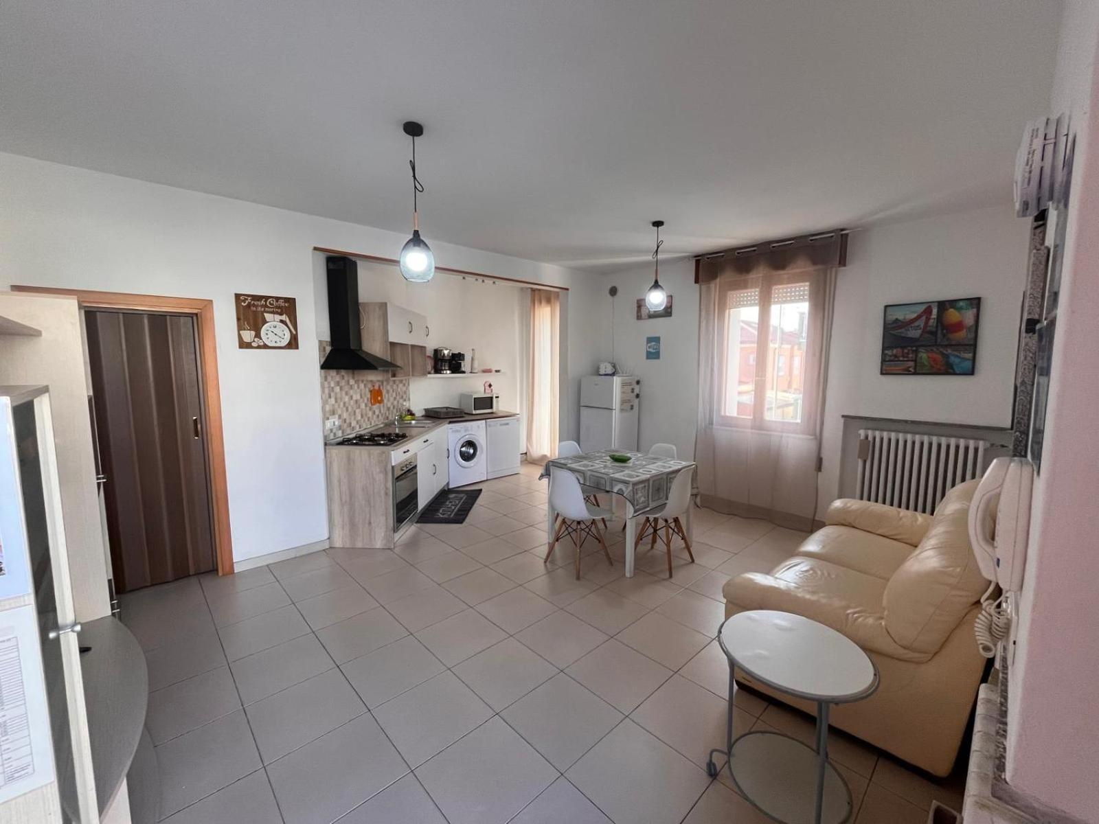 Good House- Ampio Appartamento Vicino Al Mare 里米尼 外观 照片